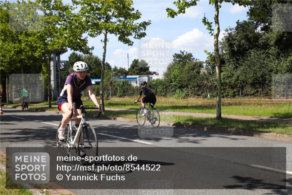 10.08.2025 - GEWOBA Citytriathlon Bremen Yannick Fuchs http://msf.ph/oto/8544522 10.08.2025 14:51:26 Radfahren 212, 338, 374, 399, 468, 492, 494 meine-sportfotos.de