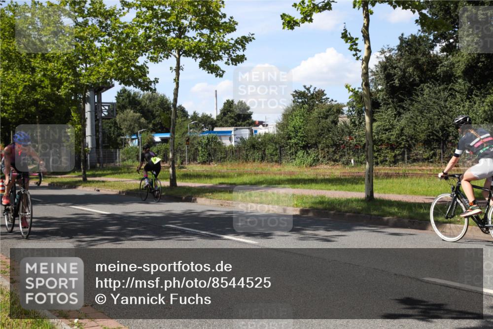 10.08.2025 - GEWOBA Citytriathlon Bremen Yannick Fuchs http://msf.ph/oto/8544525 10.08.2025 14:51:27 Radfahren 212, 338, 374, 399, 468, 492, 494 meine-sportfotos.de