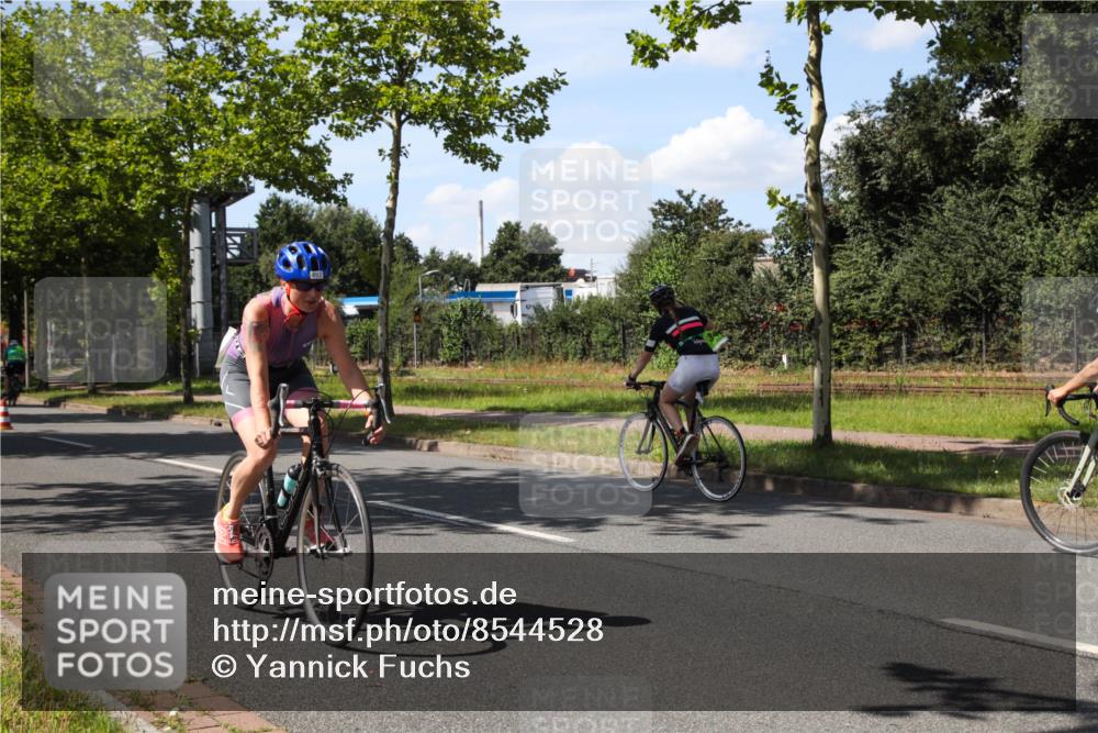 10.08.2025 - GEWOBA Citytriathlon Bremen Yannick Fuchs http://msf.ph/oto/8544528 10.08.2025 14:51:28 Radfahren 212, 338, 374, 399, 468, 492 meine-sportfotos.de
