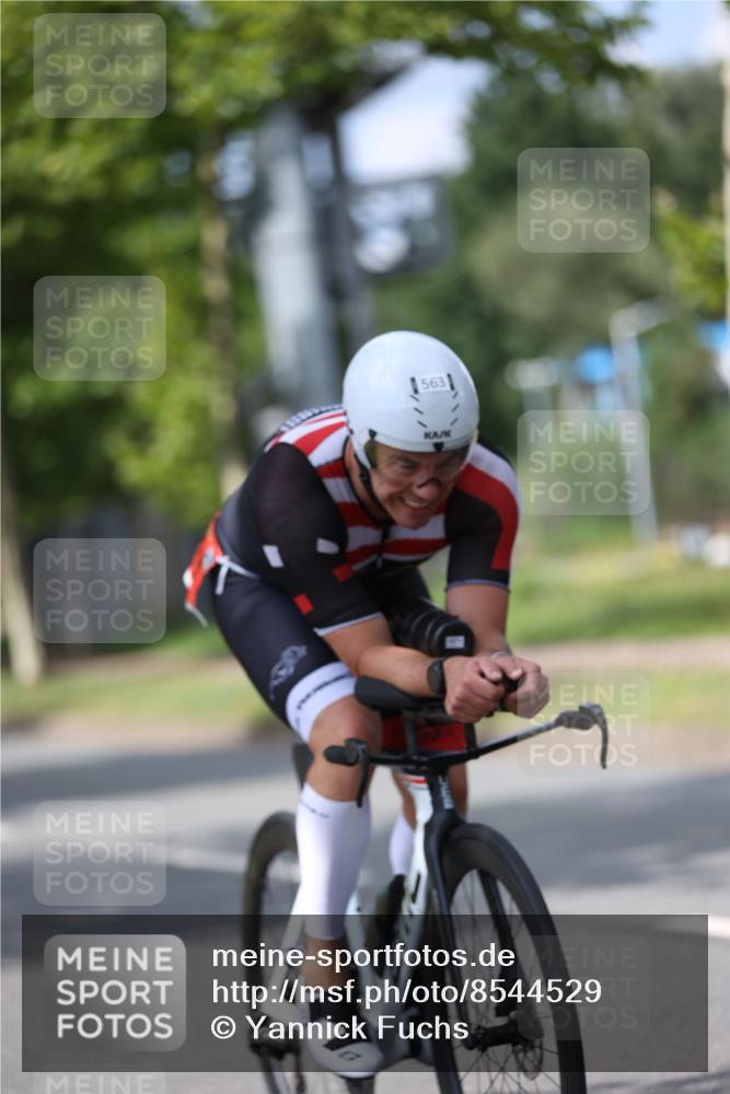 10.08.2025 - GEWOBA Citytriathlon Bremen Yannick Fuchs http://msf.ph/oto/8544529 10.08.2025 12:55:03 Radfahren 563, 591, 632, 714, 728, 761, 766, 781, 794, 877, 1015, 1029 meine-sportfotos.de