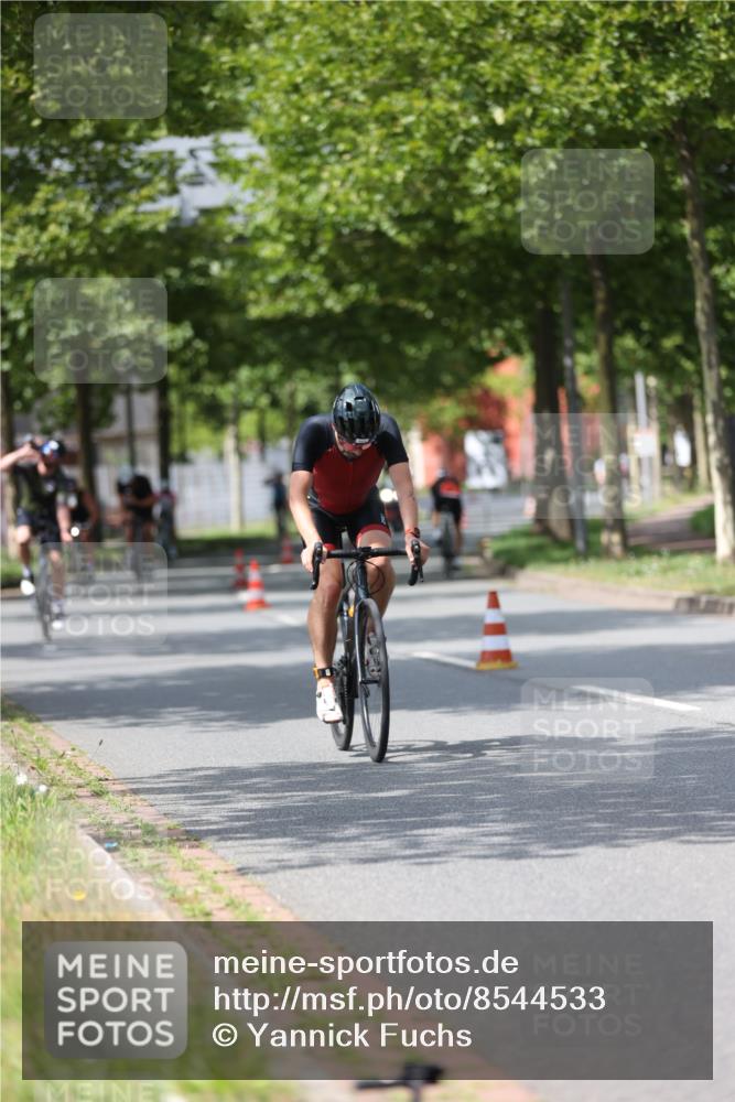10.08.2025 - GEWOBA Citytriathlon Bremen Yannick Fuchs http://msf.ph/oto/8544533 10.08.2025 12:55:04 Radfahren 563, 591, 632, 714, 728, 761, 766, 781, 794, 877, 1015, 1029 meine-sportfotos.de