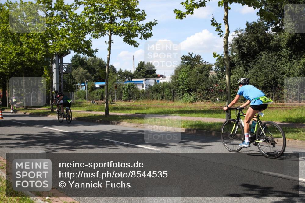 10.08.2025 - GEWOBA Citytriathlon Bremen Yannick Fuchs http://msf.ph/oto/8544535 10.08.2025 14:51:30 Radfahren 212, 374, 399, 468, 492 meine-sportfotos.de