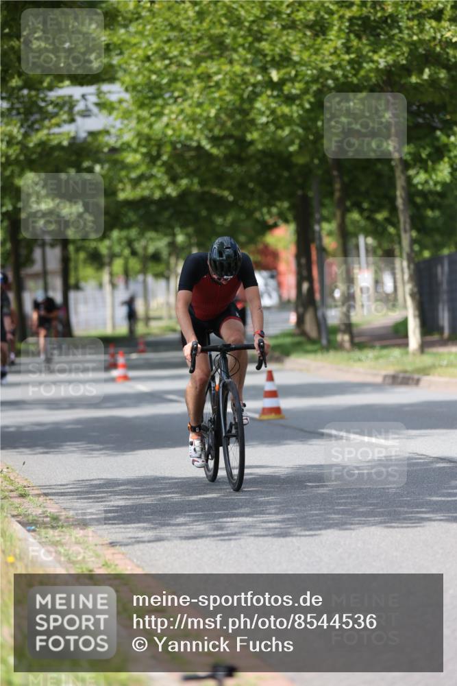 10.08.2025 - GEWOBA Citytriathlon Bremen Yannick Fuchs http://msf.ph/oto/8544536 10.08.2025 12:55:05 Radfahren 563, 591, 632, 714, 728, 761, 766, 781, 794, 877, 1015, 1029 meine-sportfotos.de
