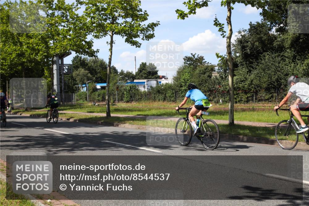 10.08.2025 - GEWOBA Citytriathlon Bremen Yannick Fuchs http://msf.ph/oto/8544537 10.08.2025 14:51:30 Radfahren 212, 374, 399, 468, 492 meine-sportfotos.de