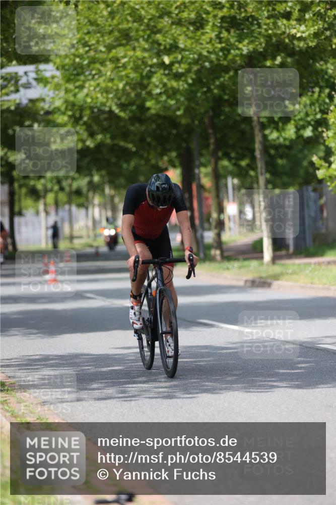10.08.2025 - GEWOBA Citytriathlon Bremen Yannick Fuchs http://msf.ph/oto/8544539 10.08.2025 12:55:05 Radfahren 563, 591, 632, 714, 728, 761, 766, 781, 794, 877, 1015, 1029 meine-sportfotos.de