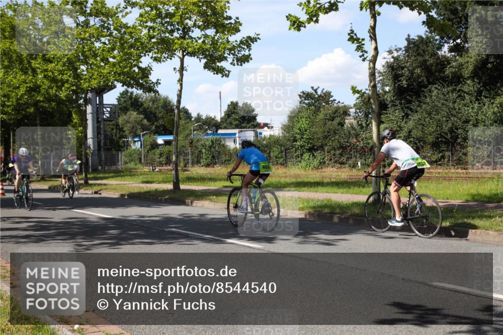 10.08.2025 - GEWOBA Citytriathlon Bremen Yannick Fuchs http://msf.ph/oto/8544540 10.08.2025 14:51:30 Radfahren 212, 374, 399, 468, 492 meine-sportfotos.de