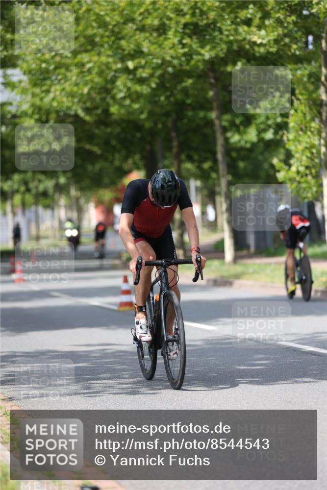 10.08.2025 - GEWOBA Citytriathlon Bremen Yannick Fuchs http://msf.ph/oto/8544543 10.08.2025 12:55:05 Radfahren 563, 591, 632, 714, 728, 761, 766, 781, 794, 877, 1015, 1029 meine-sportfotos.de