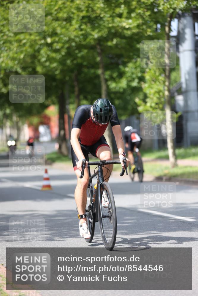 10.08.2025 - GEWOBA Citytriathlon Bremen Yannick Fuchs http://msf.ph/oto/8544546 10.08.2025 12:55:05 Radfahren 563, 591, 632, 714, 728, 761, 766, 781, 794, 877, 1015, 1029 meine-sportfotos.de