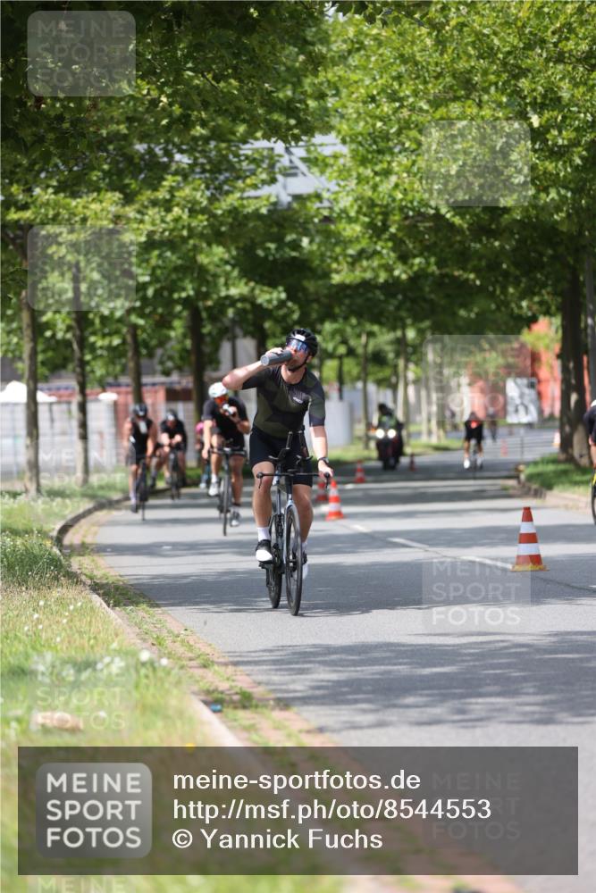 10.08.2025 - GEWOBA Citytriathlon Bremen Yannick Fuchs http://msf.ph/oto/8544553 10.08.2025 12:55:06 Radfahren 563, 591, 632, 714, 728, 761, 766, 781, 794, 877, 1015, 1029 meine-sportfotos.de