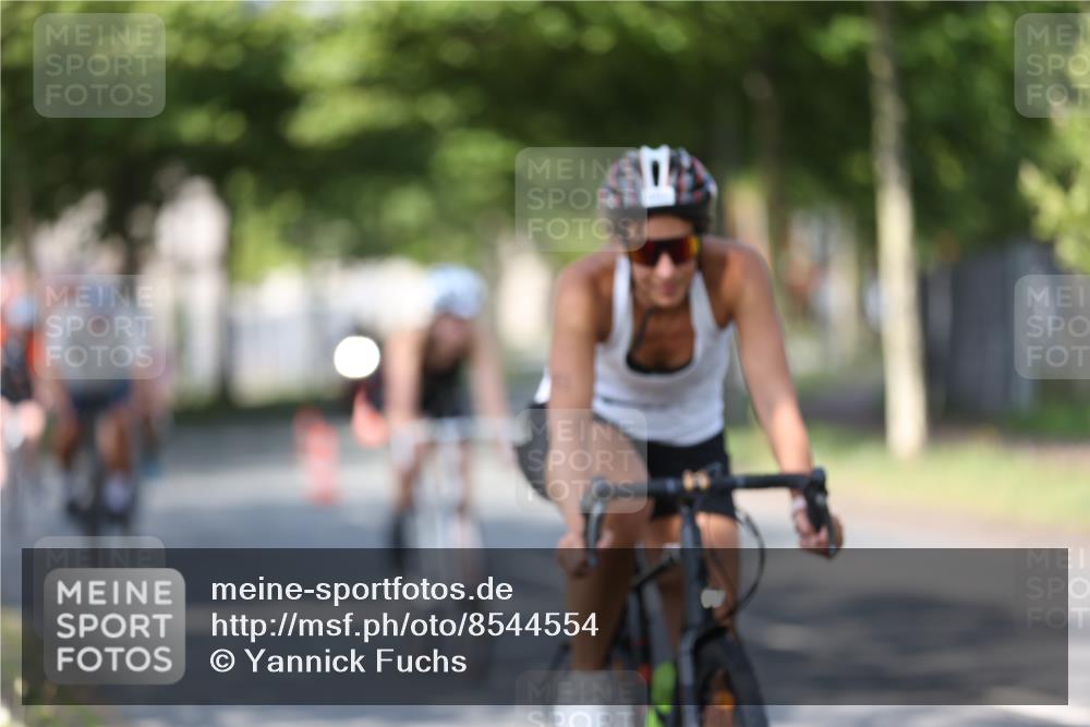 10.08.2025 - GEWOBA Citytriathlon Bremen Yannick Fuchs http://msf.ph/oto/8544554 10.08.2025 10:58:17 Radfahren 1, 125, 143, 165, 185, 402, 443, 445, 453, 472, 493, 506, 513 meine-sportfotos.de