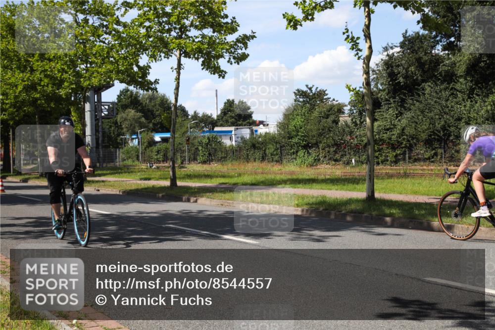 10.08.2025 - GEWOBA Citytriathlon Bremen Yannick Fuchs http://msf.ph/oto/8544557 10.08.2025 14:51:53 Radfahren 183, 237, 341, 368, 428, 523 meine-sportfotos.de