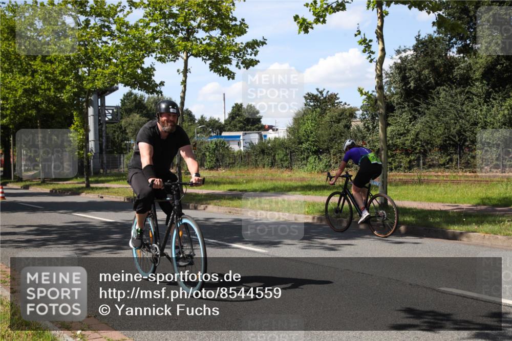10.08.2025 - GEWOBA Citytriathlon Bremen Yannick Fuchs http://msf.ph/oto/8544559 10.08.2025 14:51:53 Radfahren 183, 237, 341, 368, 428, 523 meine-sportfotos.de