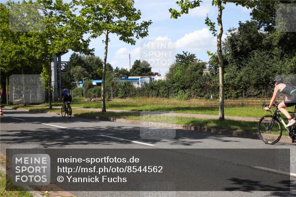10.08.2025 - GEWOBA Citytriathlon Bremen Yannick Fuchs http://msf.ph/oto/8544562 10.08.2025 14:51:55 Radfahren 183, 237, 321, 341, 368, 428, 523 meine-sportfotos.de
