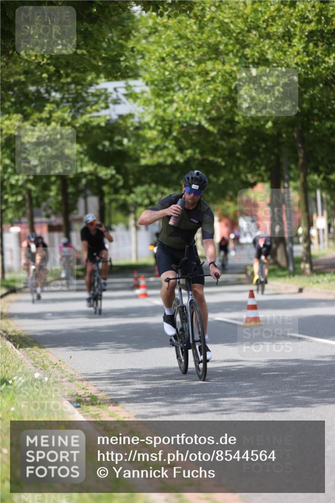 10.08.2025 - GEWOBA Citytriathlon Bremen Yannick Fuchs http://msf.ph/oto/8544564 10.08.2025 12:55:06 Radfahren 563, 591, 632, 714, 728, 761, 766, 781, 794, 877, 1015, 1029 meine-sportfotos.de