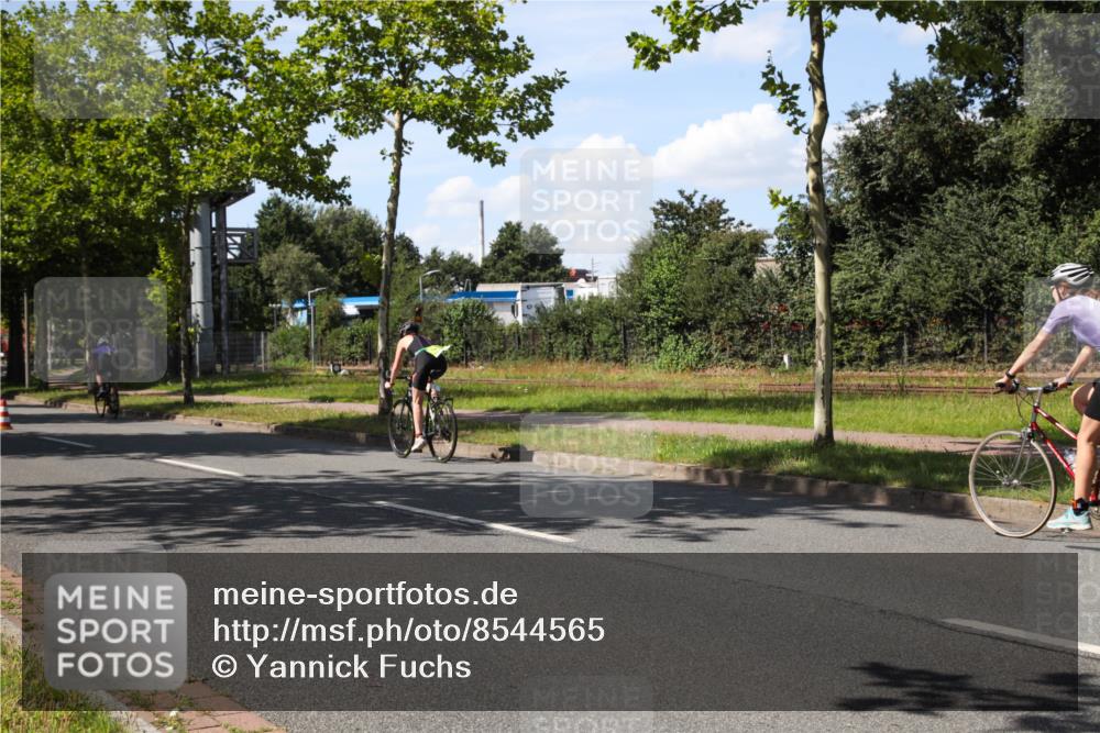 10.08.2025 - GEWOBA Citytriathlon Bremen Yannick Fuchs http://msf.ph/oto/8544565 10.08.2025 14:51:56 Radfahren 183, 237, 315, 321, 341, 368, 428, 523 meine-sportfotos.de