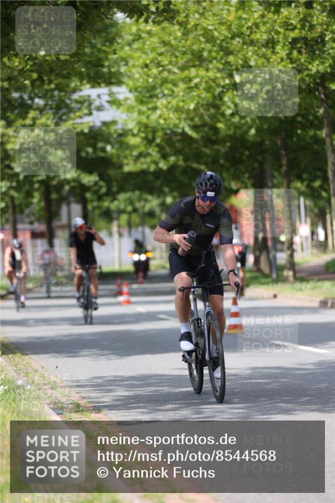 10.08.2025 - GEWOBA Citytriathlon Bremen Yannick Fuchs http://msf.ph/oto/8544568 10.08.2025 12:55:07 Radfahren 563, 591, 632, 714, 728, 761, 766, 781, 794, 877, 1015, 1029 meine-sportfotos.de