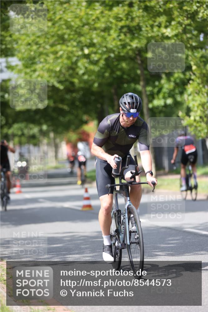 10.08.2025 - GEWOBA Citytriathlon Bremen Yannick Fuchs http://msf.ph/oto/8544573 10.08.2025 12:55:07 Radfahren 563, 591, 632, 714, 728, 761, 766, 781, 794, 877, 1015, 1029 meine-sportfotos.de