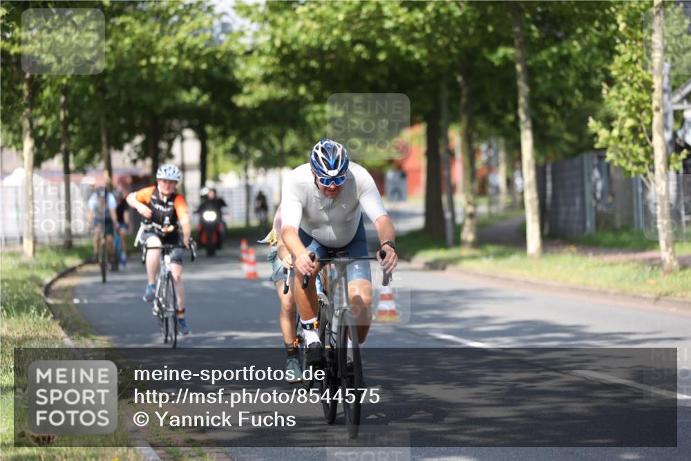10.08.2025 - GEWOBA Citytriathlon Bremen Yannick Fuchs http://msf.ph/oto/8544575 10.08.2025 10:58:19 Radfahren 1, 125, 165, 185, 221, 402, 443, 445, 453, 472, 493, 506, 513 meine-sportfotos.de