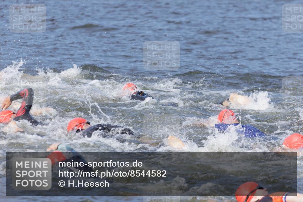 10.08.2025 - GEWOBA Citytriathlon Bremen H.Heesch http://msf.ph/oto/8544582 10.08.2025 10:03:58 Schwimmen  meine-sportfotos.de