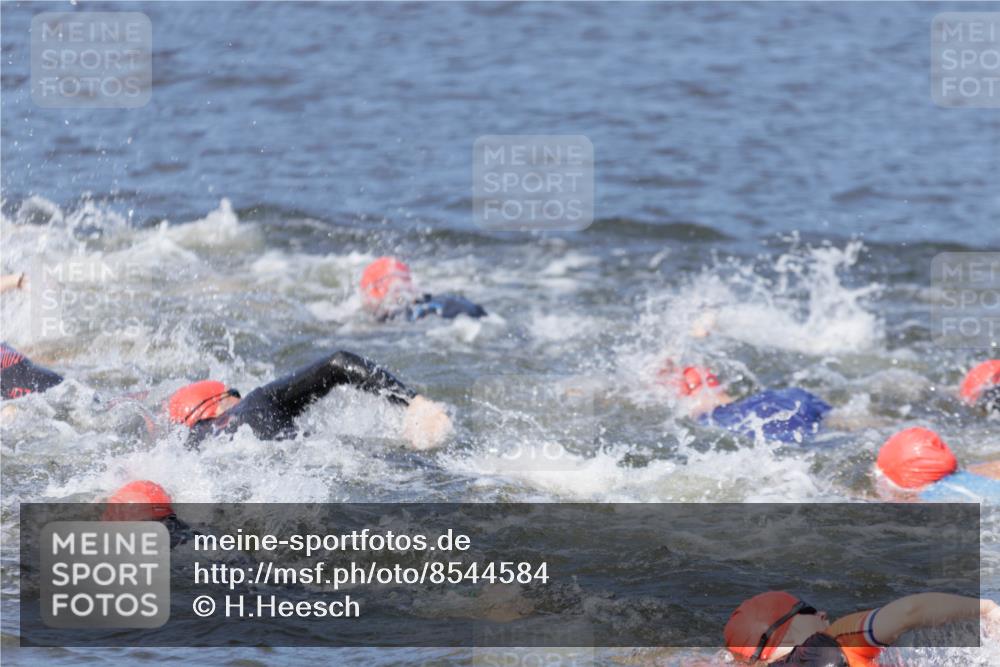 10.08.2025 - GEWOBA Citytriathlon Bremen H.Heesch http://msf.ph/oto/8544584 10.08.2025 10:03:58 Schwimmen  meine-sportfotos.de
