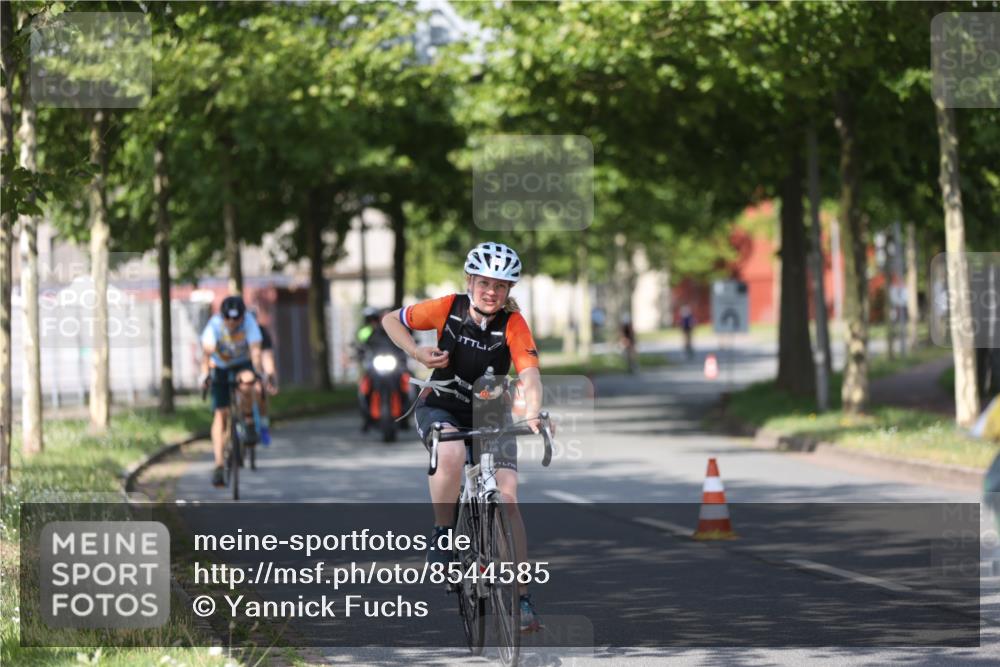 10.08.2025 - GEWOBA Citytriathlon Bremen Yannick Fuchs http://msf.ph/oto/8544585 10.08.2025 10:58:20 Radfahren 1, 165, 221, 402, 443, 445, 453, 472, 493, 506, 513 meine-sportfotos.de