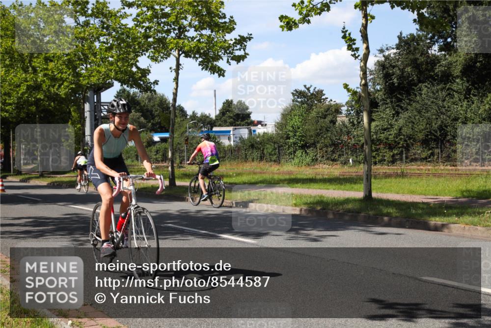 10.08.2025 - GEWOBA Citytriathlon Bremen Yannick Fuchs http://msf.ph/oto/8544587 10.08.2025 14:52:11 Radfahren 315, 321, 327, 341, 361, 368, 381, 412, 428, 496, 520 meine-sportfotos.de