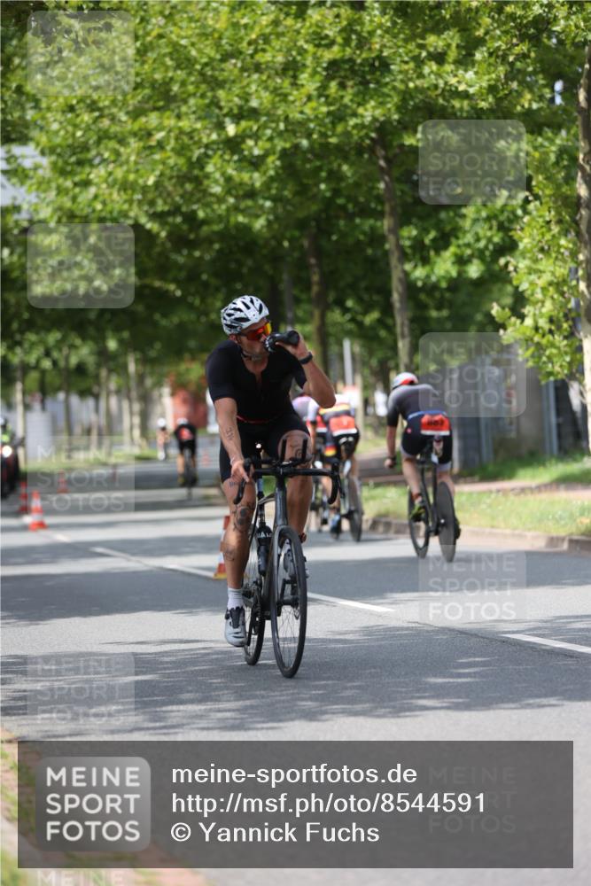 10.08.2025 - GEWOBA Citytriathlon Bremen Yannick Fuchs http://msf.ph/oto/8544591 10.08.2025 12:55:08 Radfahren 563, 591, 632, 696, 714, 728, 761, 766, 781, 794, 877, 1015 meine-sportfotos.de