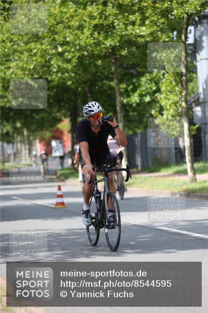 10.08.2025 - GEWOBA Citytriathlon Bremen Yannick Fuchs http://msf.ph/oto/8544595 10.08.2025 12:55:08 Radfahren 563, 591, 632, 696, 714, 728, 761, 766, 781, 794, 877, 1015 meine-sportfotos.de