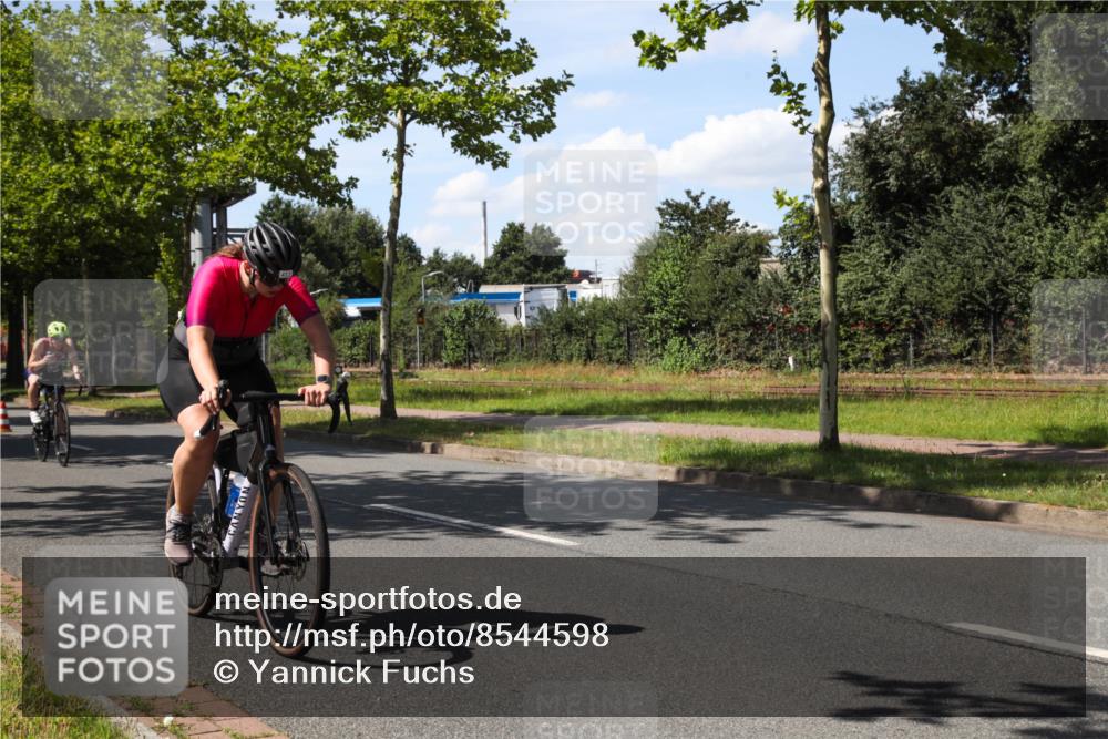 10.08.2025 - GEWOBA Citytriathlon Bremen Yannick Fuchs http://msf.ph/oto/8544598 10.08.2025 14:52:19 Radfahren 315, 321, 327, 347, 361, 381, 412, 439, 469, 496, 520 meine-sportfotos.de