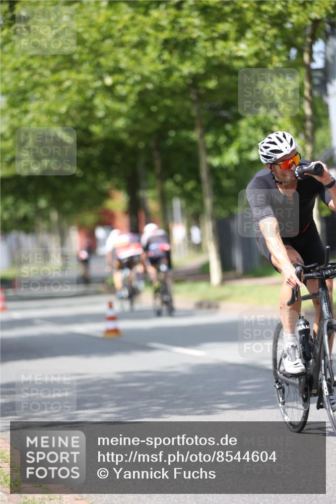10.08.2025 - GEWOBA Citytriathlon Bremen Yannick Fuchs http://msf.ph/oto/8544604 10.08.2025 12:55:09 Radfahren 563, 591, 632, 696, 714, 728, 761, 766, 781, 794, 877, 1015 meine-sportfotos.de