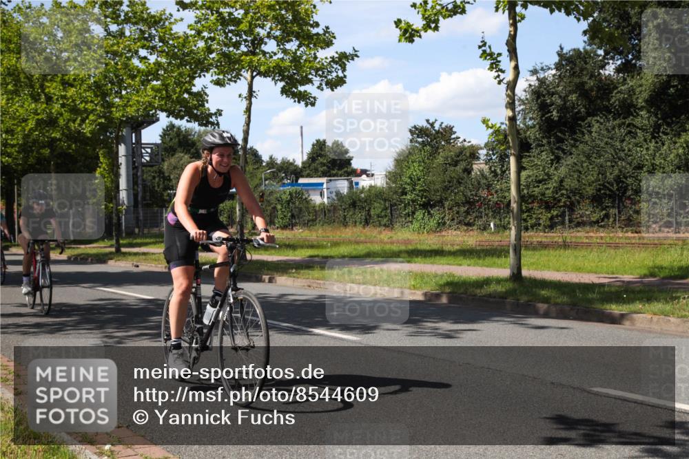 10.08.2025 - GEWOBA Citytriathlon Bremen Yannick Fuchs http://msf.ph/oto/8544609 10.08.2025 14:52:22 Radfahren 327, 329, 347, 361, 381, 412, 439, 469, 496, 520 meine-sportfotos.de
