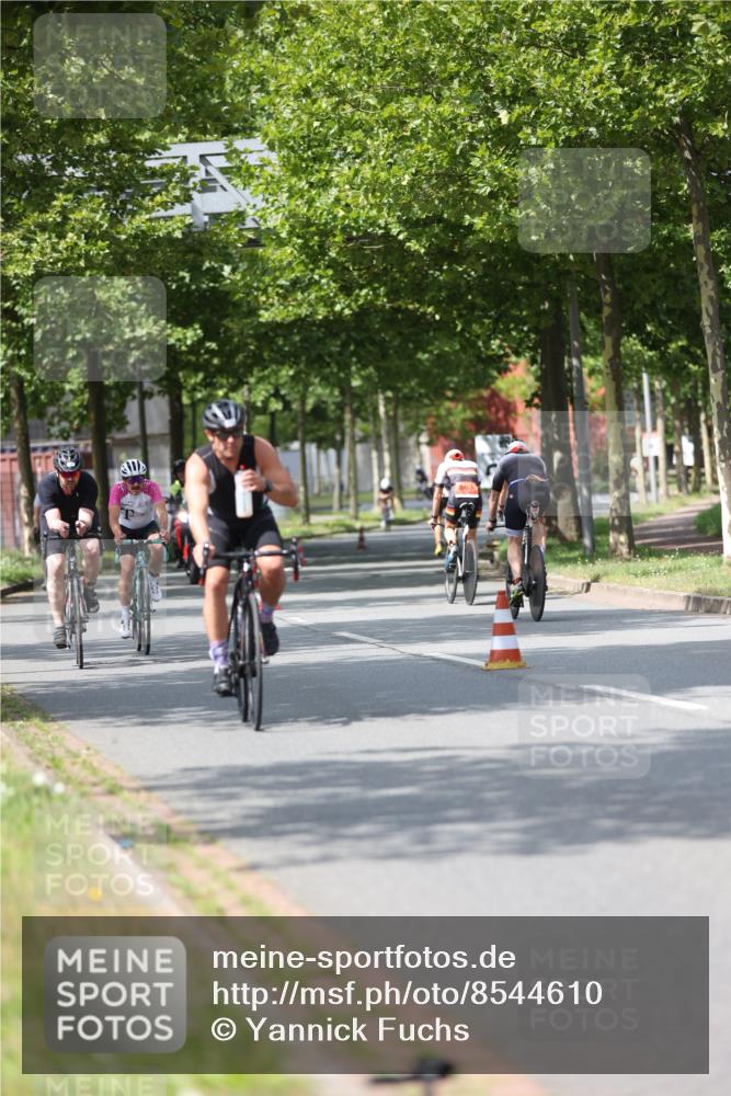 10.08.2025 - GEWOBA Citytriathlon Bremen Yannick Fuchs http://msf.ph/oto/8544610 10.08.2025 12:55:09 Radfahren 563, 591, 632, 696, 714, 728, 761, 766, 781, 794, 877, 1015 meine-sportfotos.de