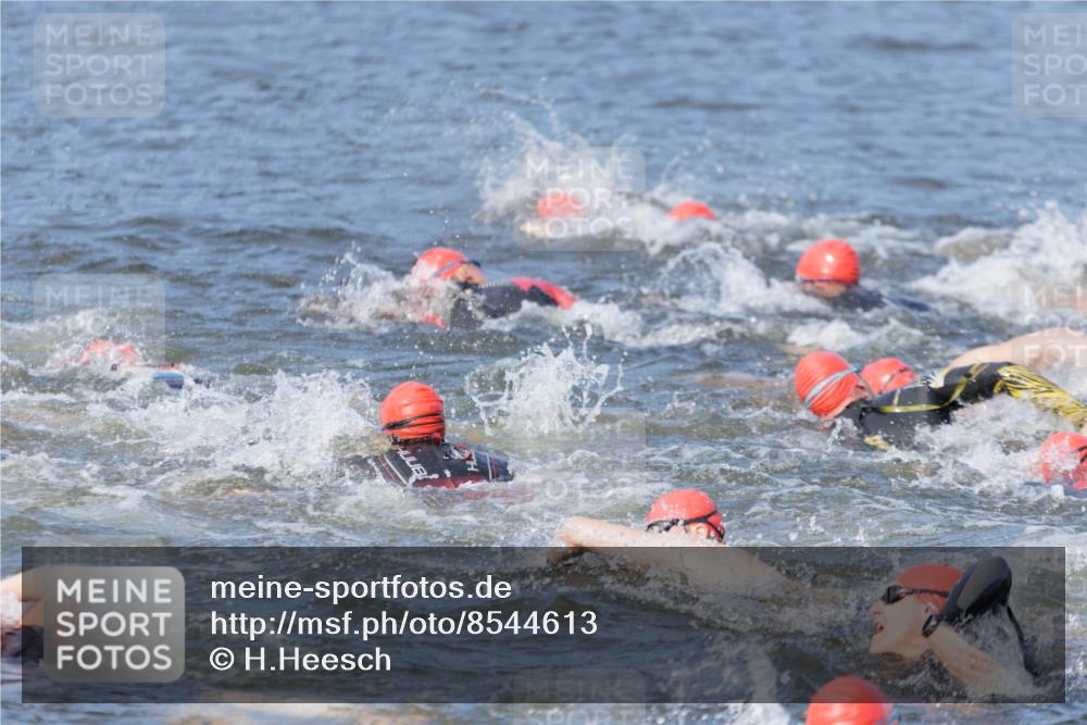 10.08.2025 - GEWOBA Citytriathlon Bremen H.Heesch http://msf.ph/oto/8544613 10.08.2025 10:04:00 Schwimmen  meine-sportfotos.de