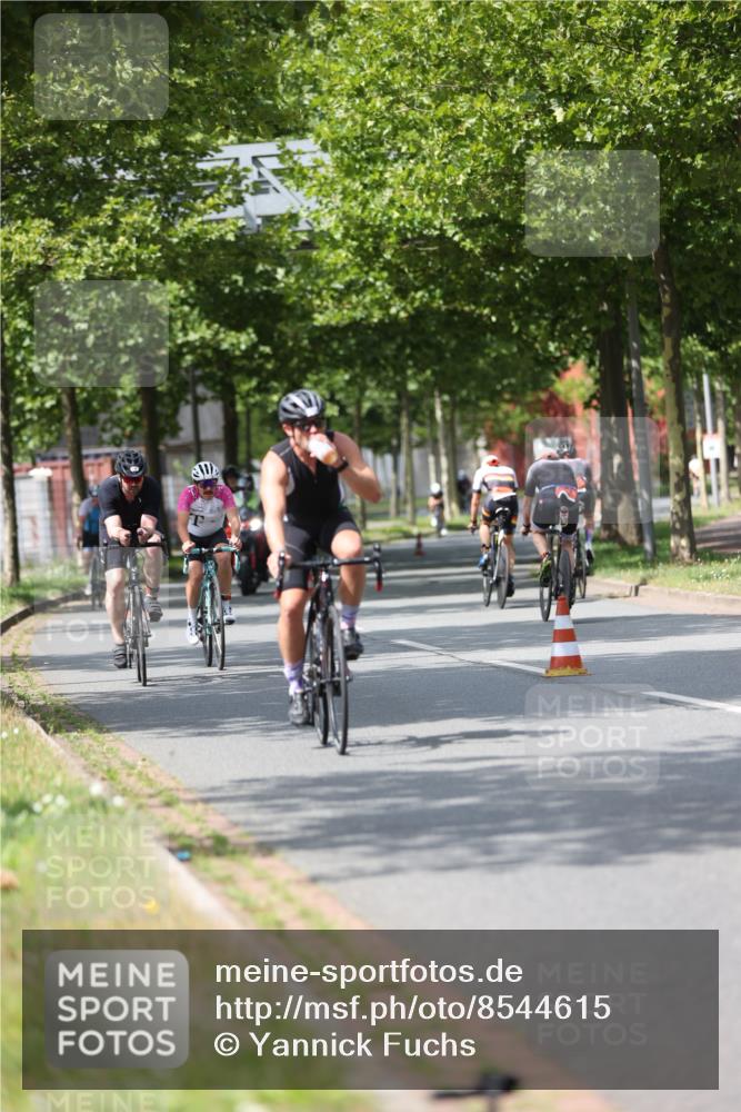 10.08.2025 - GEWOBA Citytriathlon Bremen Yannick Fuchs http://msf.ph/oto/8544615 10.08.2025 12:55:09 Radfahren 563, 591, 632, 696, 714, 728, 761, 766, 781, 794, 877, 1015 meine-sportfotos.de
