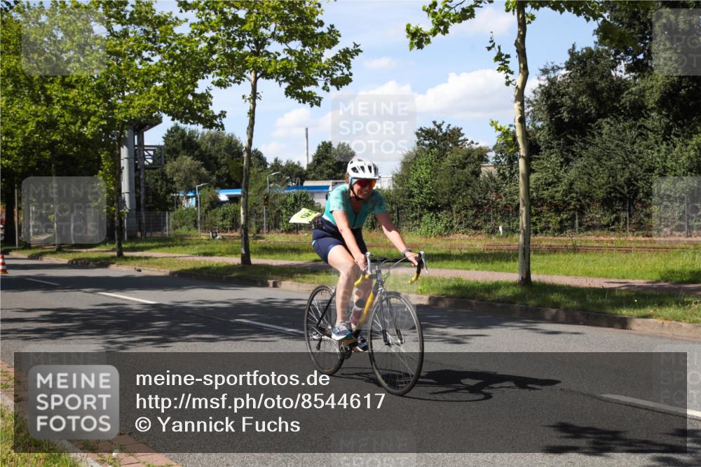 10.08.2025 - GEWOBA Citytriathlon Bremen Yannick Fuchs http://msf.ph/oto/8544617 10.08.2025 14:52:24 Radfahren 327, 329, 347, 361, 381, 412, 439, 469, 496, 520 meine-sportfotos.de