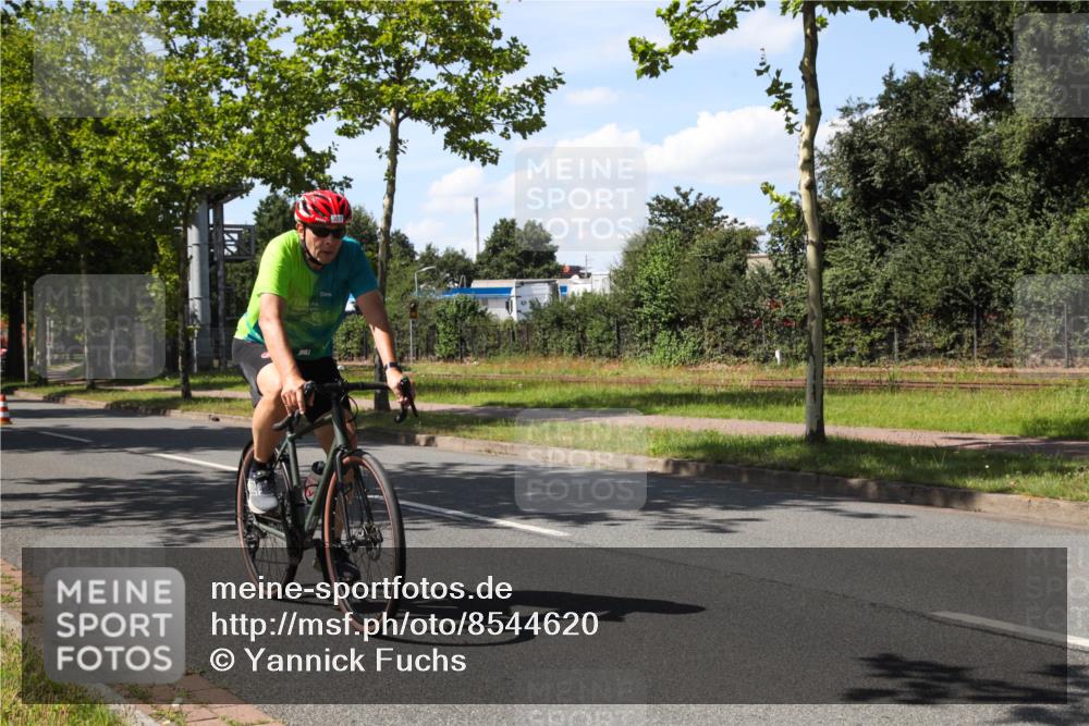 10.08.2025 - GEWOBA Citytriathlon Bremen Yannick Fuchs http://msf.ph/oto/8544620 10.08.2025 14:52:26 Radfahren 327, 329, 347, 361, 381, 412, 439, 469, 496, 520 meine-sportfotos.de