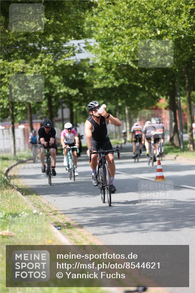 10.08.2025 - GEWOBA Citytriathlon Bremen Yannick Fuchs http://msf.ph/oto/8544621 10.08.2025 12:55:09 Radfahren 563, 591, 632, 696, 714, 728, 761, 766, 781, 794, 877, 1015 meine-sportfotos.de