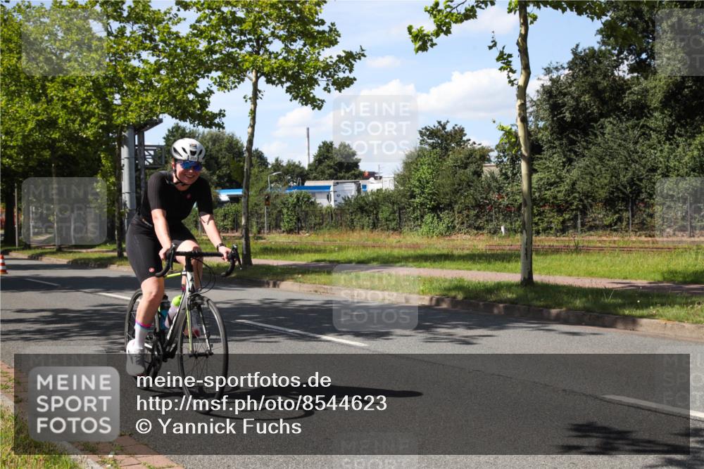 10.08.2025 - GEWOBA Citytriathlon Bremen Yannick Fuchs http://msf.ph/oto/8544623 10.08.2025 14:52:28 Radfahren 327, 329, 347, 361, 381, 439, 469, 496, 520 meine-sportfotos.de