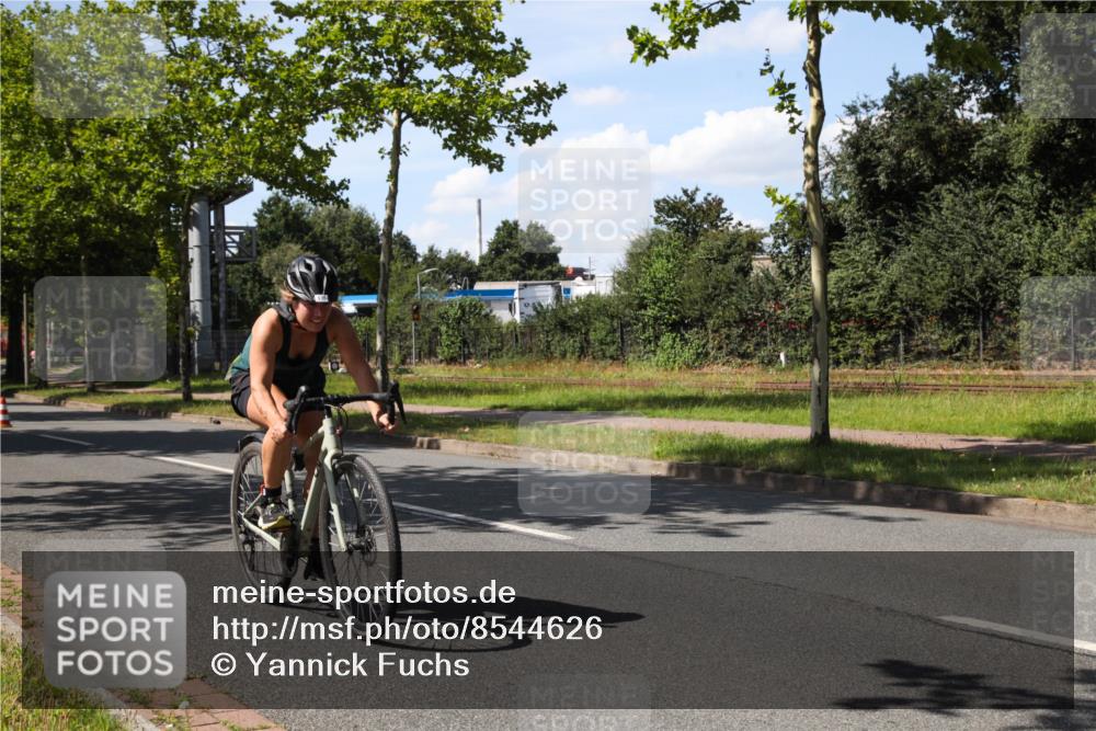 10.08.2025 - GEWOBA Citytriathlon Bremen Yannick Fuchs http://msf.ph/oto/8544626 10.08.2025 14:52:30 Radfahren 327, 329, 347, 361, 381, 439, 469, 496, 520 meine-sportfotos.de