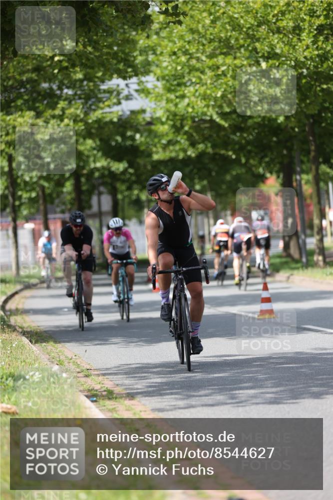 10.08.2025 - GEWOBA Citytriathlon Bremen Yannick Fuchs http://msf.ph/oto/8544627 10.08.2025 12:55:10 Radfahren 563, 591, 632, 696, 714, 728, 761, 766, 781, 794, 877, 1015 meine-sportfotos.de