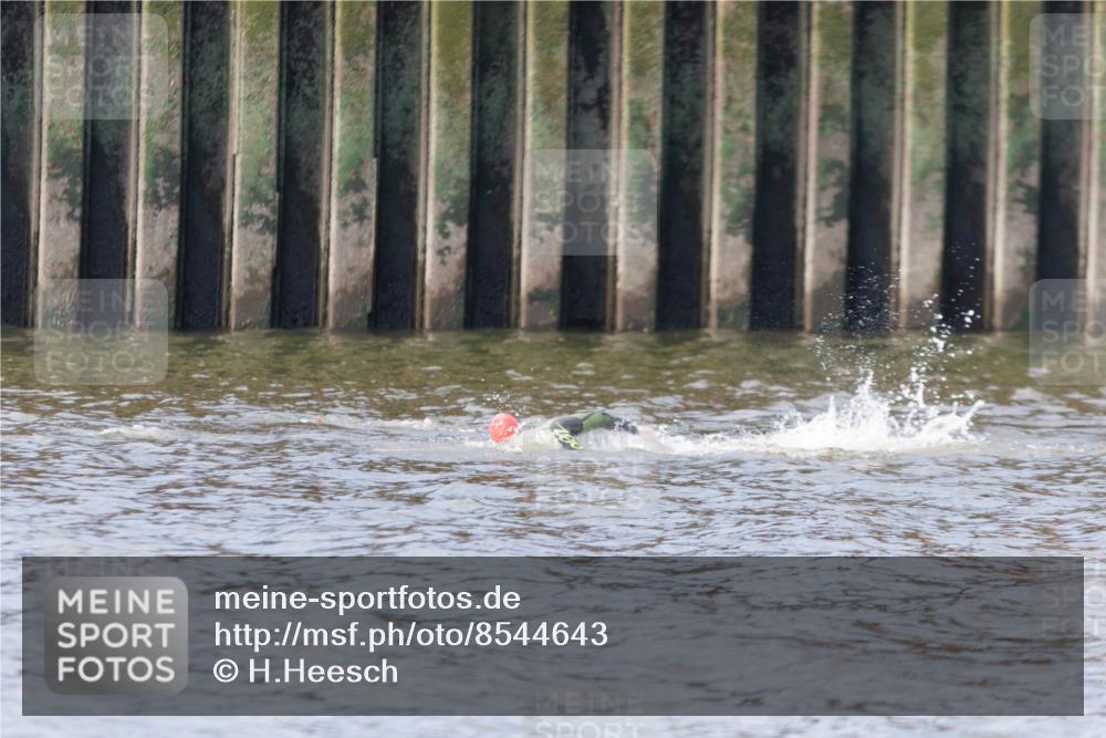 10.08.2025 - GEWOBA Citytriathlon Bremen H.Heesch http://msf.ph/oto/8544643 10.08.2025 10:04:20 Schwimmen  meine-sportfotos.de