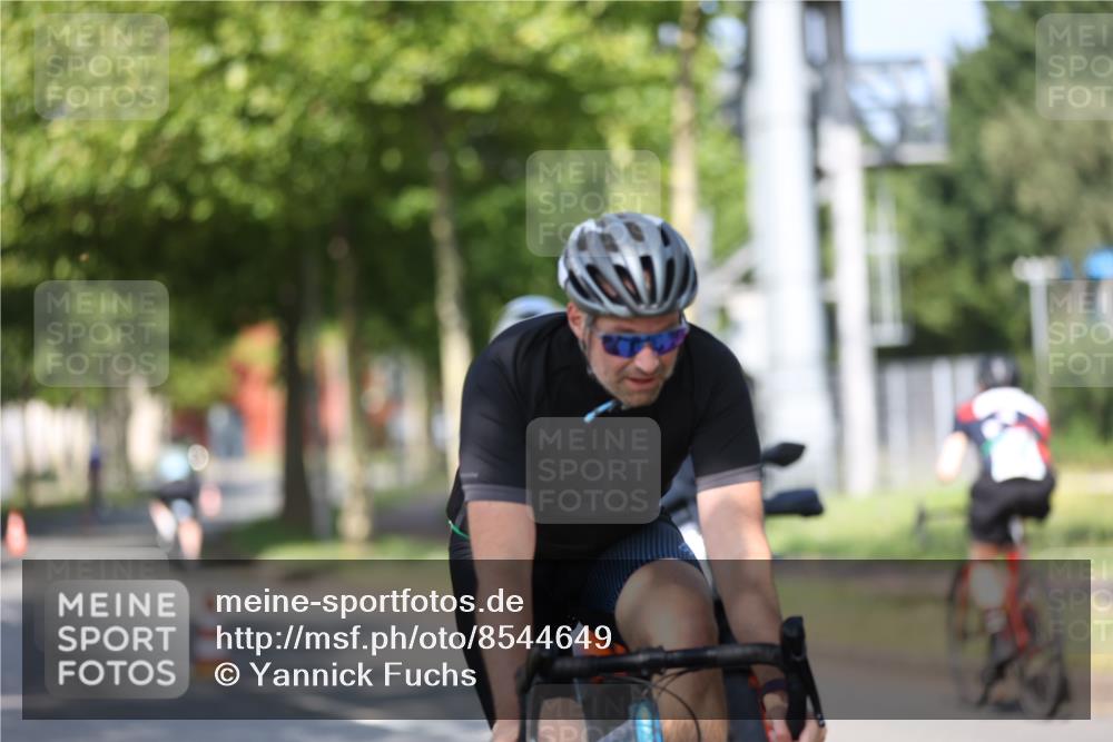 10.08.2025 - GEWOBA Citytriathlon Bremen Yannick Fuchs http://msf.ph/oto/8544649 10.08.2025 10:58:24 Radfahren 1, 95, 165, 221, 402, 445, 453, 472, 493, 506, 513 meine-sportfotos.de