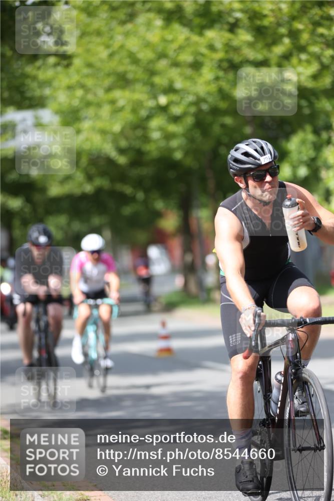 10.08.2025 - GEWOBA Citytriathlon Bremen Yannick Fuchs http://msf.ph/oto/8544660 10.08.2025 12:55:11 Radfahren 563, 632, 696, 714, 761, 766, 794, 877, 1015 meine-sportfotos.de