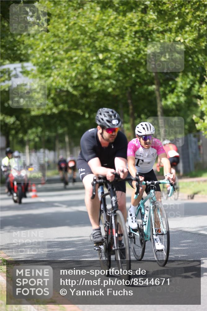 10.08.2025 - GEWOBA Citytriathlon Bremen Yannick Fuchs http://msf.ph/oto/8544671 10.08.2025 12:55:11 Radfahren 563, 632, 696, 714, 761, 766, 794, 877, 1015 meine-sportfotos.de