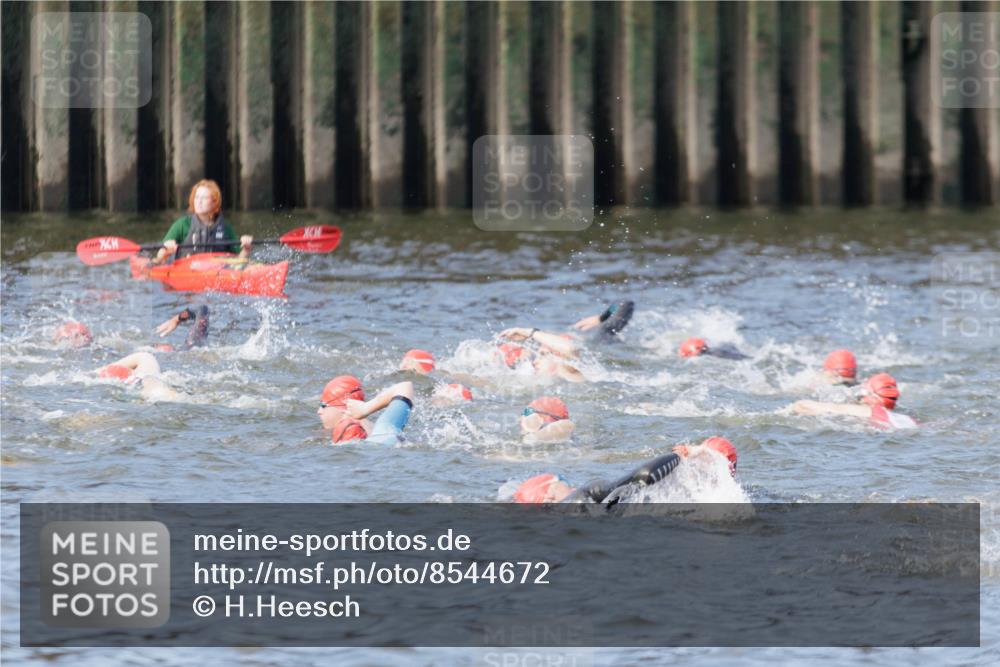 10.08.2025 - GEWOBA Citytriathlon Bremen H.Heesch http://msf.ph/oto/8544672 10.08.2025 10:04:25 Schwimmen  meine-sportfotos.de