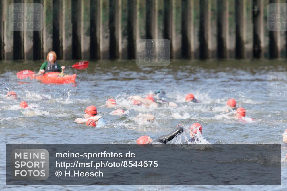 10.08.2025 - GEWOBA Citytriathlon Bremen H.Heesch http://msf.ph/oto/8544675 10.08.2025 10:04:25 Schwimmen  meine-sportfotos.de