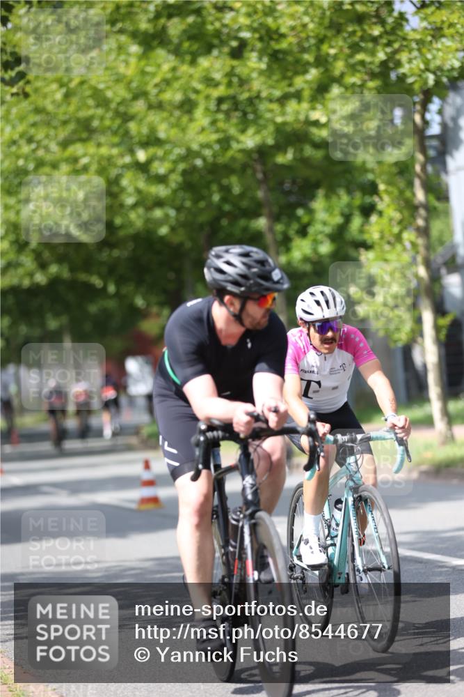 10.08.2025 - GEWOBA Citytriathlon Bremen Yannick Fuchs http://msf.ph/oto/8544677 10.08.2025 12:55:12 Radfahren 563, 696, 714, 761, 766, 794, 877, 1015 meine-sportfotos.de