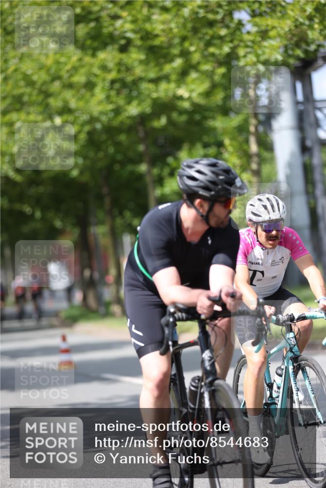 10.08.2025 - GEWOBA Citytriathlon Bremen Yannick Fuchs http://msf.ph/oto/8544683 10.08.2025 12:55:12 Radfahren 563, 696, 714, 761, 766, 794, 877, 1015 meine-sportfotos.de