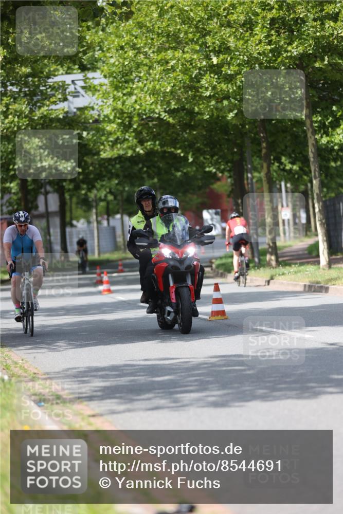 10.08.2025 - GEWOBA Citytriathlon Bremen Yannick Fuchs http://msf.ph/oto/8544691 10.08.2025 12:55:13 Radfahren 563, 696, 714, 761, 766, 794, 877, 1015 meine-sportfotos.de