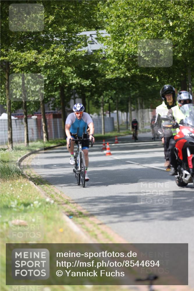 10.08.2025 - GEWOBA Citytriathlon Bremen Yannick Fuchs http://msf.ph/oto/8544694 10.08.2025 12:55:13 Radfahren 563, 696, 714, 761, 766, 794, 877, 1015 meine-sportfotos.de